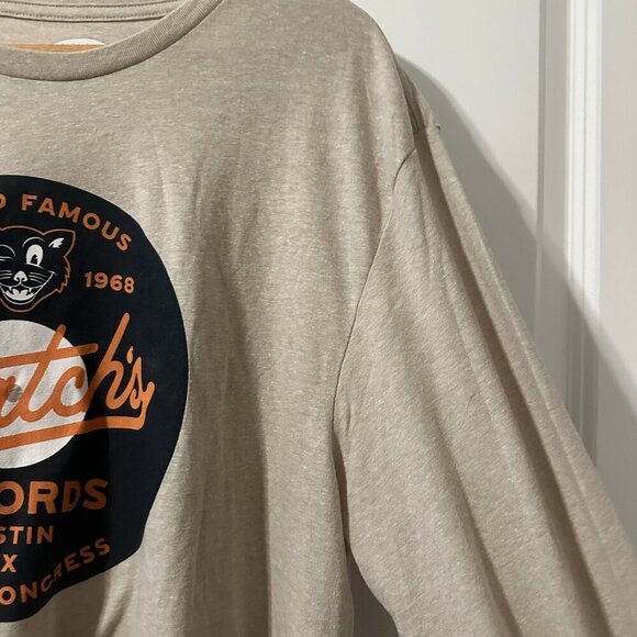 Old Navy Scratch’s Records Tan Long Sleeve Top Men’s Size XL NWOT Austin Texas - Picture 8 of 15